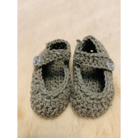 Handmade woolen baby shoes